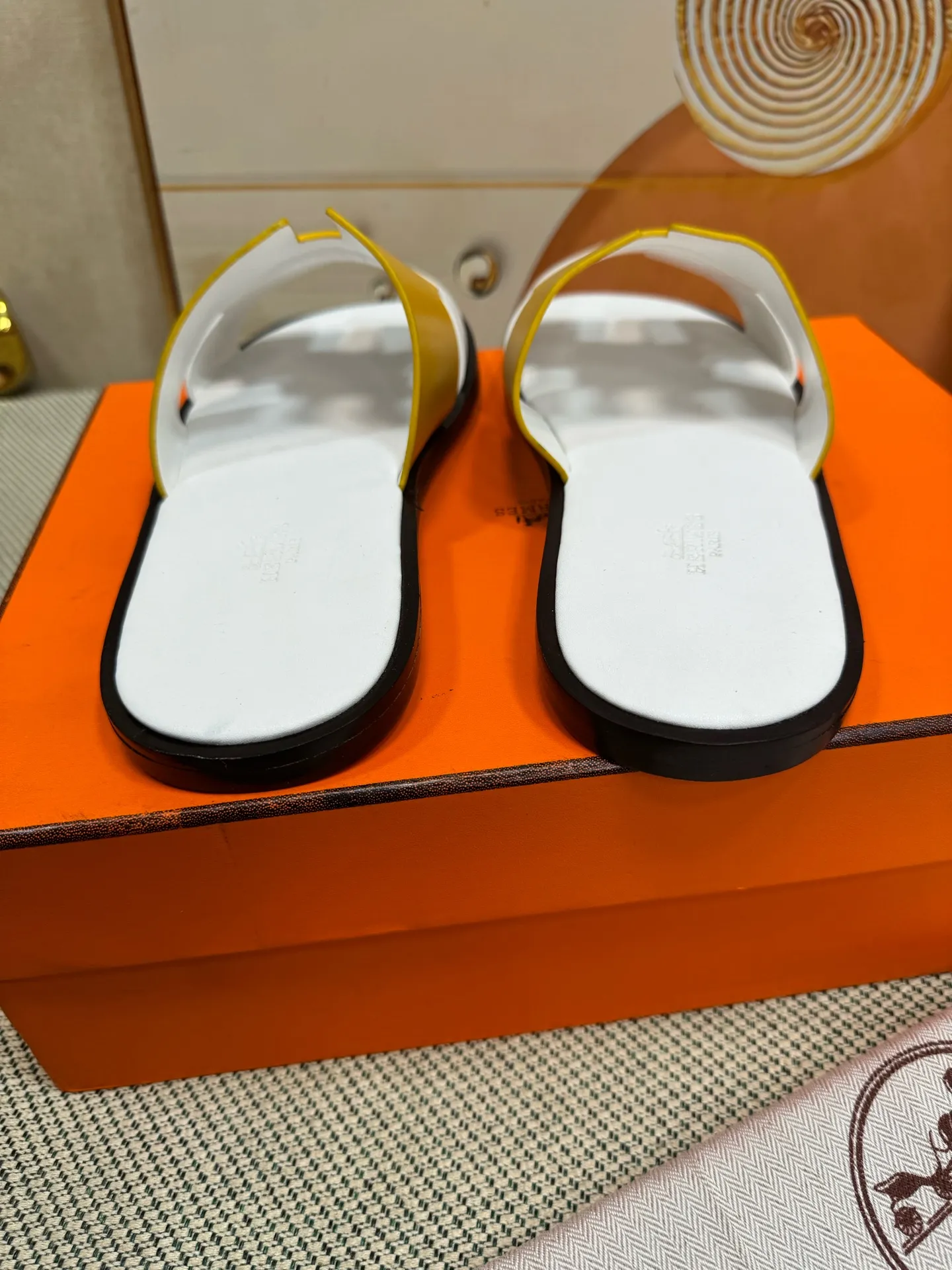 👟👟Ex-factory price 560👟👟 "HERMES" [Classic Original Version] Hermès; Top 🔝 Purchasing Agency 🔍🔍 Men's Latest 🇺🇸 Counter Sales Simultaneously, Original Imported from Italy: Silk Cowhide · Prominent (High-end · Nobility · Grade) Exquisite Workmanship (Italian 🇮🇹 Imported Water Dye Brand Wear-resistant ultra-thousand leather feet) Soles: Original soles specially provided by the original factory, ⚠exclusive double-layer movable rubber molded outsole; super comfortable, wear-resistant, non-slip, environmentally friendly🌳🌳🌳, real photos taken🎬The real ones are more beautiful🔍🔍 (high quality, single goods), you can enter and exit the counter at will* Code number: 38·39·40·41·42·43·44# (45# can be customized) (46 47➕30 customization is not returnable) Welcome to place an order...☕